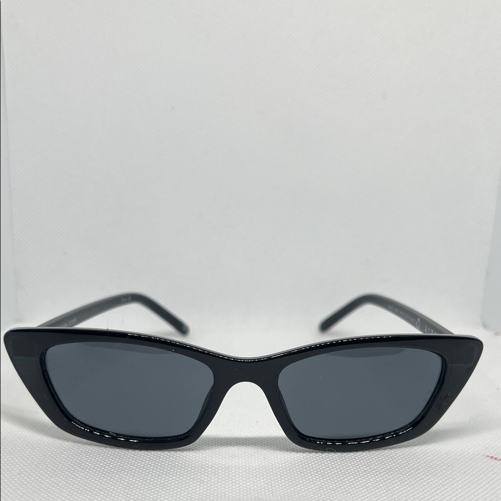 Aire Titania Chic Black Cat-Eye Sunglasses